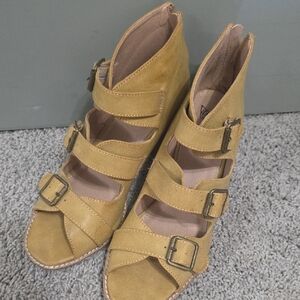 BEAST FASHION Yellow Buckle Sandals